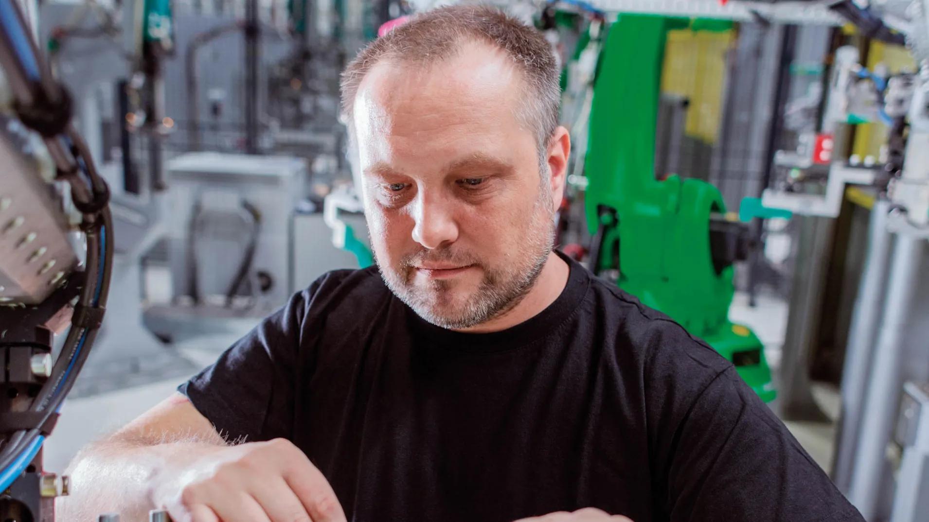 Rozwiązania intralogistyczne HÖRMANN - Usługi Technologia maszynowa