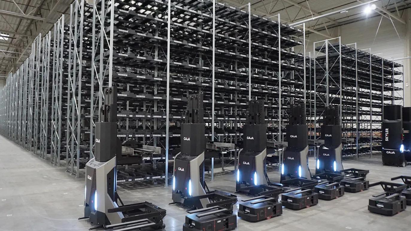 Futuristic automated warehouse with Caja transport and lifting robotics